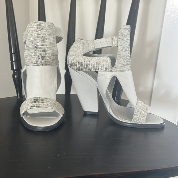 BRAND NEW ~ Camilla Skovgaard Cloud Roller Shoes ~ size 6.5 - Picture 1 of 7